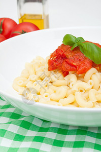 意大利面食物品配番茄酱的马卡罗尼面食美味的图片