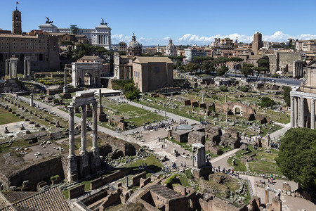 游客高的意大利罗马市广场的高层景观罗马广场意大利历史图片