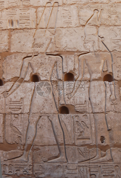 雕刻法老埃及卢克索神庙的救济图片
