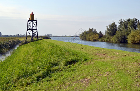 天格美顿南荷兰在纽温季克与堤坝和灯塔开通的码头和灯塔至荷兰蒂亨盖梅顿自然岛的高速公路纪念碑图片