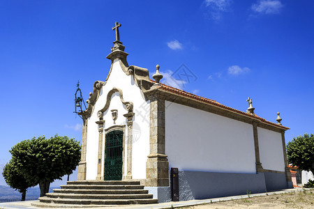古韦亚钟十九世纪在葡萄牙BeiraAltaGouveia的Rococo建筑中起的卡尔瓦里领主教堂第十九图片
