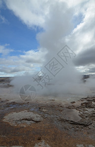 温泉斯特罗库尔维塔河冰岛StrokkkurGeyser的蒸汽地热加速图片