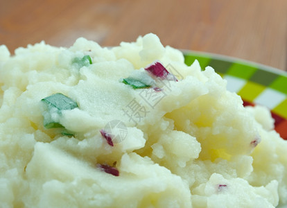 Kartoffelkaase从巴伐利亚和奥地区蔓延的土豆奶酪由面粉土豆酸奶油洋葱外卖和派售制成小吃厄达菲尔酶粉质的图片
