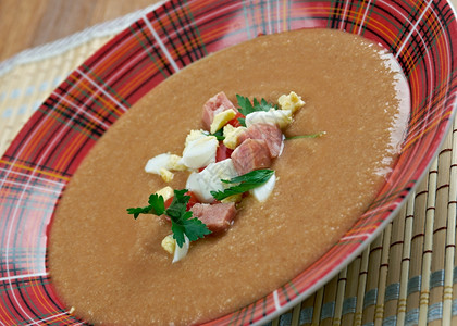 陶瓷制品番茄Salmormorejo纯土豆和面包原产于西班牙南部安达卢西亚的科尔多瓦班牙凉菜汤图片