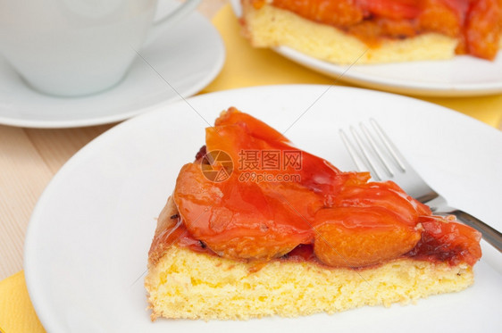 自制甜品与杏子和果冻咖啡及馅饼甜点美味的图片