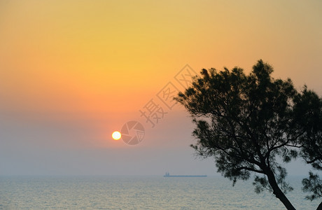 日落时的地中海波浪闲暇太阳旅行图片