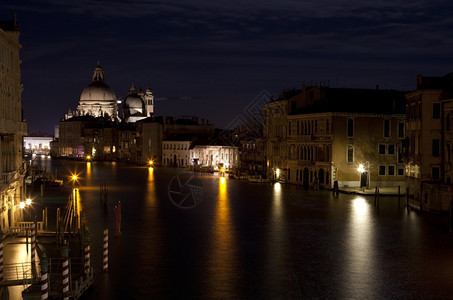 船热情旅行一个典型的运河威尼斯市照片图片