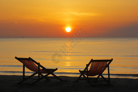 海滩日出背景图片