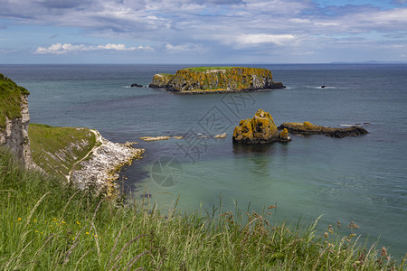 从联合王国北岛Ballintoy附近的悬崖向羊群岛方看一景观艾伦海洋图片