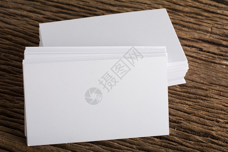 商业企形象的空白色名片演示文稿在木背景上的企业形象空白色名片演示文稿公司卡片图片