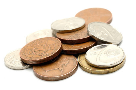 在白色背景上分离的铜硬币宏拍摄捷克语现金图片
