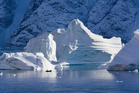 北极冰山东格陵海面风光图片