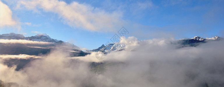 山间的云海美景图片