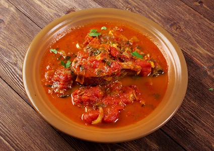 Hraime利比亚配制的鱼x9fried松饼加番茄酱和香料鲂淡水甜的图片