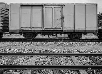 门户14优质的黑色和白图象的火车和木铁轨岩石图片