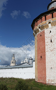 大教堂高塔和墙壁夏天修道院图片