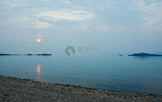 俄罗斯贝加尔湖景观中的马洛莫尔海峡岸线滩浪图片