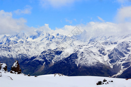 美丽的雪山景象图片