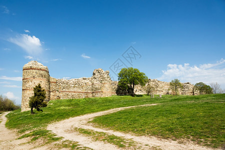 中间塔位于保加利亚南部的Mezek堡垒废墟石头图片