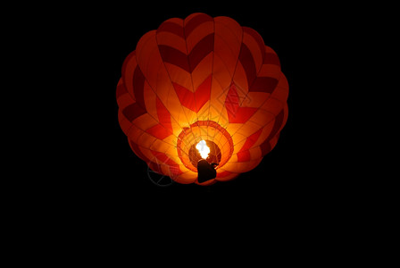 在内华达州里诺的夜燃起气球飞热的夜晚图片