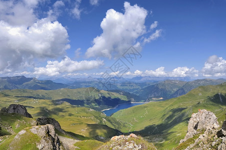 连绵不绝的山峰背景图片