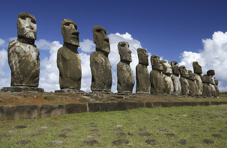 单片南太平洋复活节岛偏远上古老的Moai现已成为智利的一部分在西南太平洋复活节岛边远的上巨石一种图片