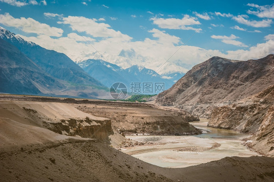 山里的河谷图片