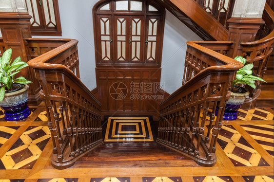 泰国古老房屋中楼梯图片