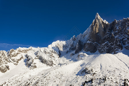 美丽的雪山图片