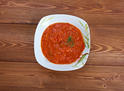 钟马布查煮了西红柿和烤胡椒在马格里布各地流行大蒜和辣椒东方的煮熟图片