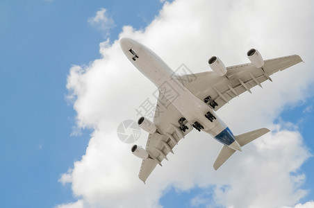 商业的速度翅膀大型客机着陆后搭乘大型客机飞往场图片