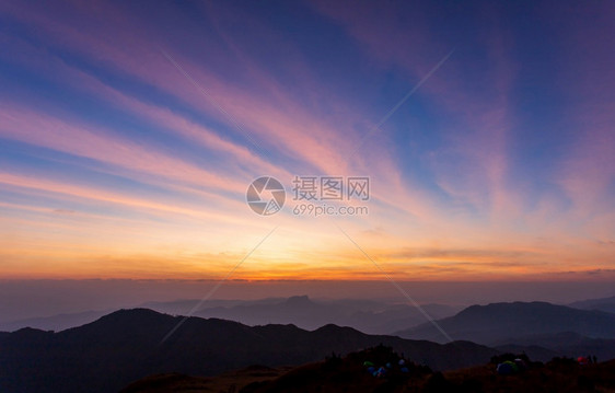 极好的白色日落时有云彩色多天空蓝色图片