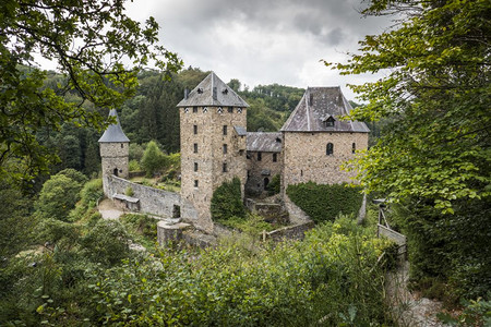 在东比利时城堡的德语社区罗伯维尔和尤芬附近的城堡东比利时的伦顿高塔以及罗伯维尔和艾普恩附近的城堡位于德国语社区砖建筑学罗伯特维尔图片