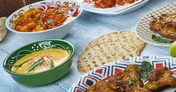 面传统的阿亚拉喀风格烹饪传统各种菜盘顶视图图片