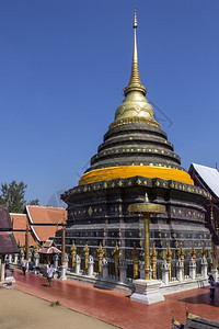 东宗教泰国北部Lampang附近的WatPhraLampangLuang佛教寺庙的主要修道士蒋图片