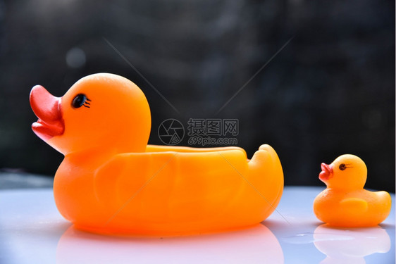 黄橡皮鸭洗澡水橙图片