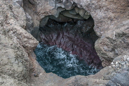 在哪里自然兰萨罗特的温床那里水强烈撞击岩石海图片