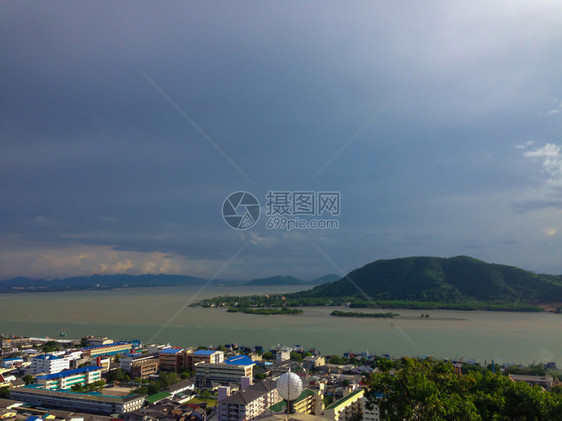 天空A大气层海岸线和岛屿村庄景观图片