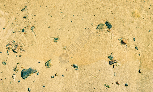 海岸沙滩和石头图片