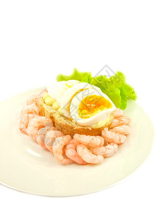 贝图姆营养绿色虾三明治加鸡蛋和生菜向白方图片