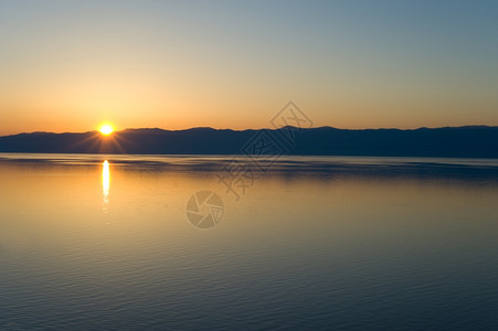 夏天白加尔湖日落淡水波德希瓦洛夫最深图片