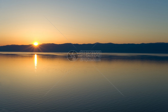 夏天白加尔湖日落淡水波德希瓦洛夫最深图片