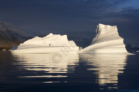 船海东格陵兰唐士比松的冰山北极图片