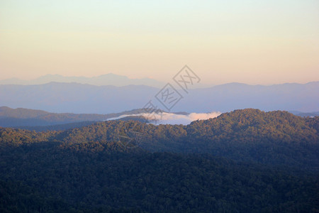 秋天爬坡道层风景照片山丘的海雾图片