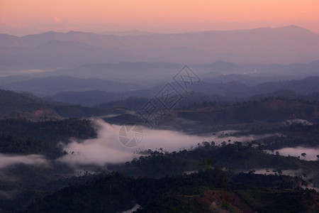 太阳风景照片山丘的海雾景观层图片