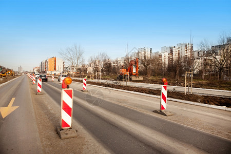 地点街道有条纹的公路建筑系列图片