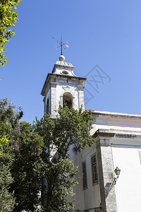 凯哈斯19世纪在葡萄牙Quijas建的岩石圣母教堂钟塔有时空和天气之窗位于葡萄牙Quijas宗教女士图片
