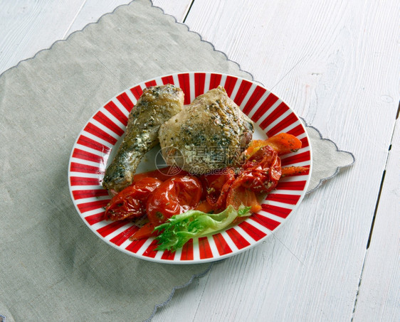 腌制阿塞拜疆鸡肉加咸菜和西红柿Toyuqsoyutmas健康辣椒图片