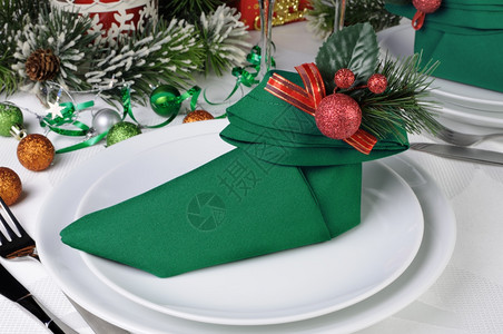 服务装饰风格圣诞节餐桌用Elven靴子形式的餐巾纸图片
