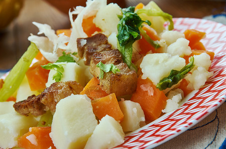 Brannesnuda猪肉和蔬菜炖瑞典自制烹饪传统各种菜类顶视肴食物晚餐图片